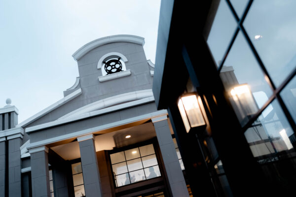 งานแต่งงาน ในบรรยากาศอบอุ่น เรียบหรู และเป็นส่วนตัว ที่ Marvellous – Wedding & Event Hall สุขุมวิท 50