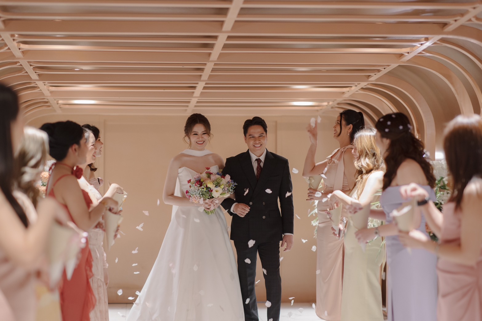 การเลือก ชุดแต่งงาน ให้เหมาะกับสไตล์เจ้าสาว พร้อมไอเดียชุดเจ้าสาวมินิมอลสำหรับวันสำคัญ